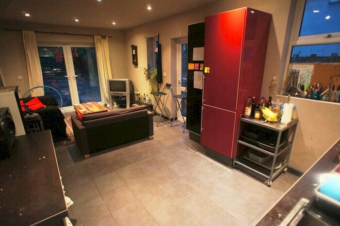 5 Bedroom Terraced House To Rent In Colum Road, Cathays, CF10