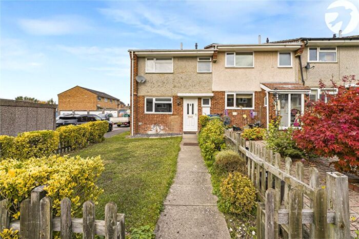 3 Bedroom End Of Terrace House For Sale In Montgomery Road, South Darenth, Dartford, Kent, DA4