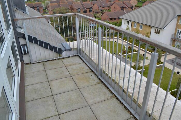 3 Bedroom Flat To Rent In Park Lodge Avenue, West Drayton, UB7