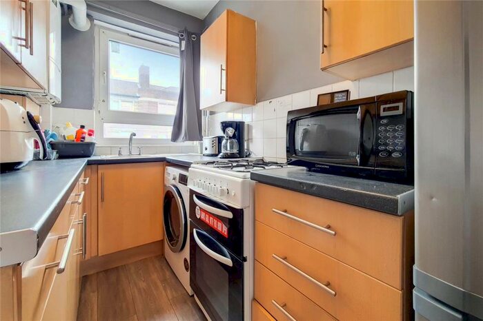 2 Bedroom Apartment To Rent In Neckinger Estate, Bermondsey, London, SE16