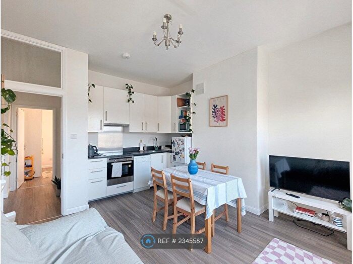 2 Bedroom Flat To Rent In Gironde Road, London, SW6