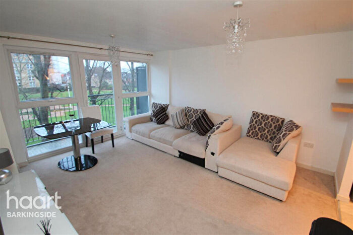 2 Bedroom Flat To Rent In Monarch Way, Ilford, IG2