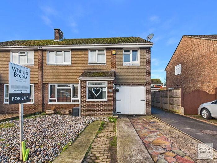 4 Bedroom Semi-Detached House For Sale In Bursledon Close, Bognor Regis, PO22