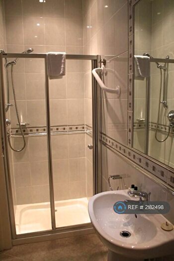 1 Bedroom Flat To Rent In Douglas Avenue, Exmouth, EX8