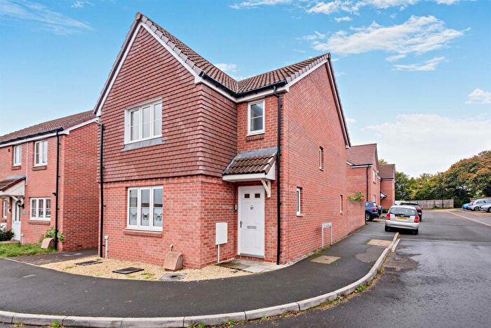 3 Bedroom Detached House For Sale In Maple Road, Shaftesbury, SP7