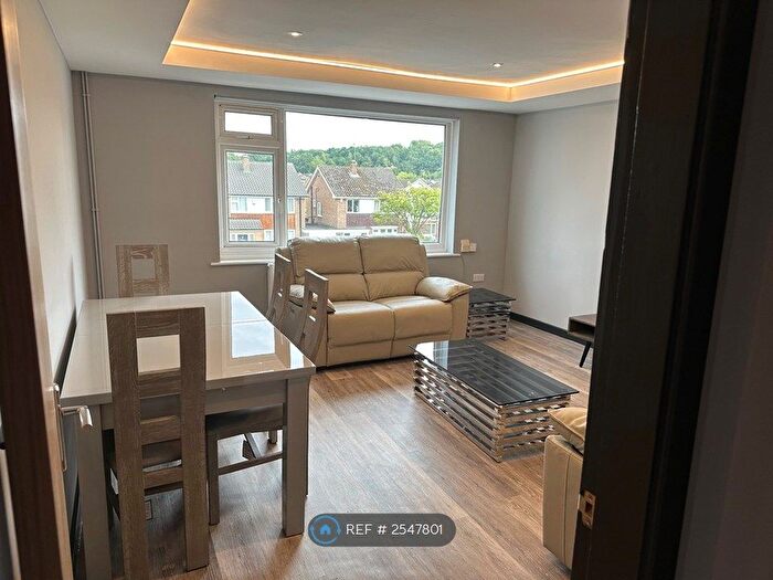 2 Bedroom Flat To Rent In Bramcote Lane, Nottingham, NG8