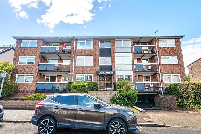2 Bedroom Flat For Sale In Adelaide Road, Surbiton, KT6