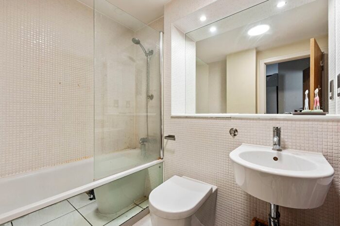 2 Bedroom Flat For Sale In Hare Marsh, London, E2