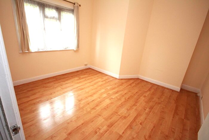 2 Bedroom Flat To Rent In Alexandra Avenue, Rayners Lane, Harrow, HA2