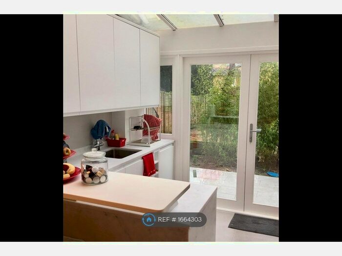 2 Bedroom Flat To Rent In Rectory Grove, London, SW4