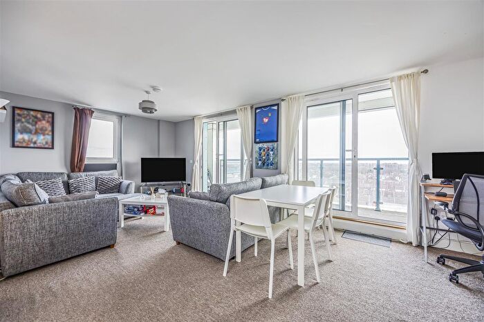 2 Bedroom Flat For Sale In Fratton Way, Southsea, PO4