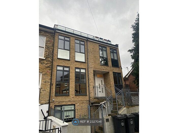 3 Bedroom Flat To Rent In Norcott Road, London, N16