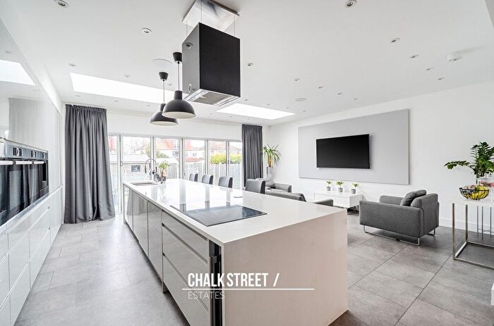 5 Bedroom Bungalow For Sale In Stanley Road, Hornchurch, RM12