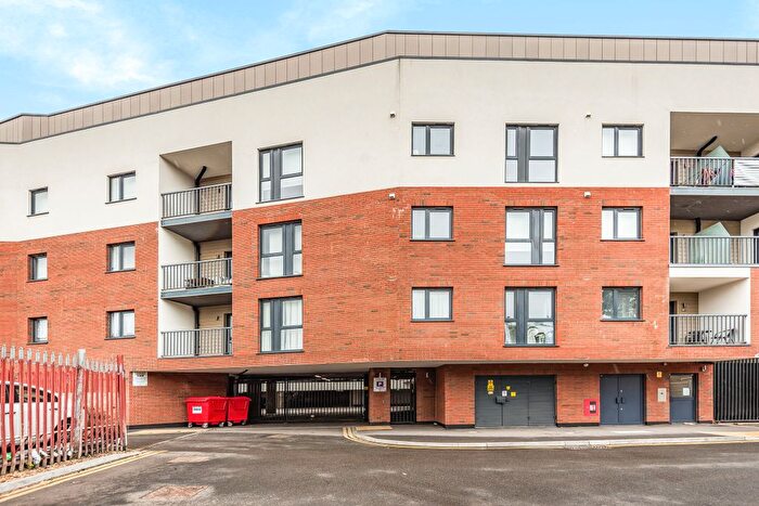 1 Bedroom Flat To Rent In Lyons Way, Slough, SL2