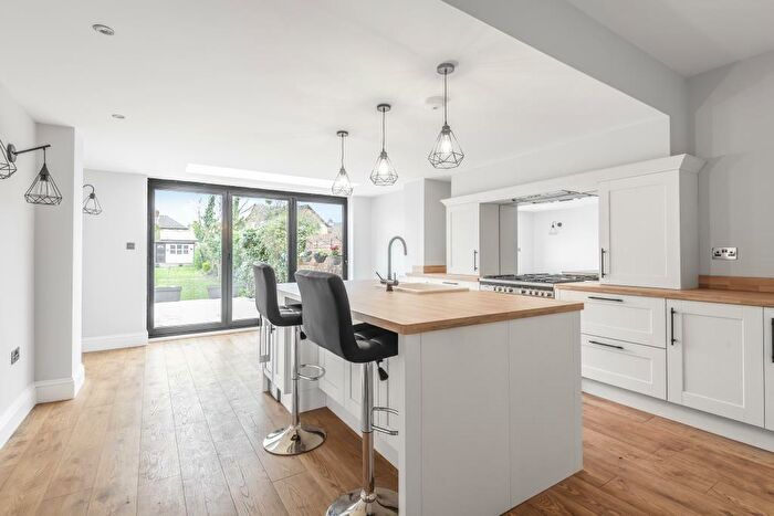 4 Bedroom Semi-Detached House To Rent In Maidenhead, Berkshire, SL6