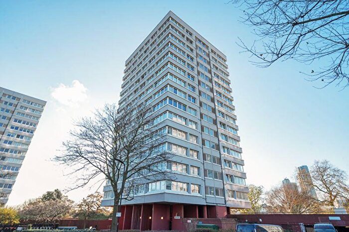2 Bedroom Apartment For Sale In Lincoln Court, Bethune Road, London, N16