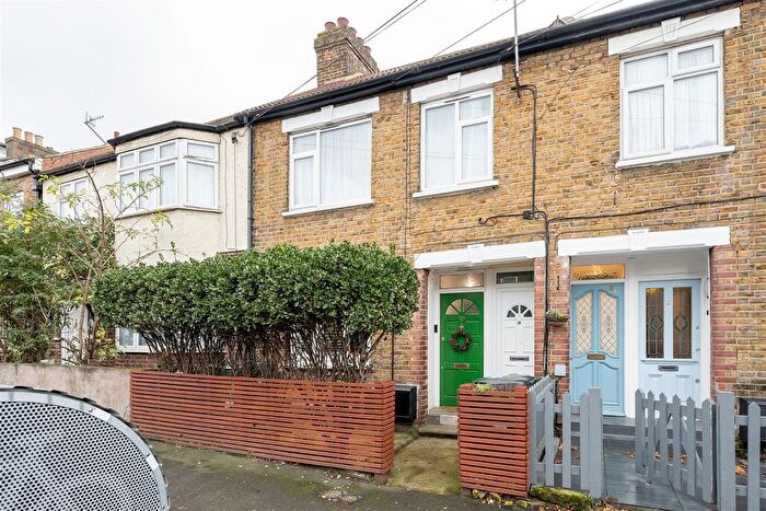 3 Bedroom Flat For Sale In Claremont Road, Walthamstow, E17
