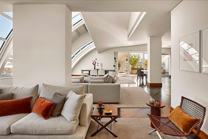 3 Bedroom Flat To Rent In North Row, London, W1K