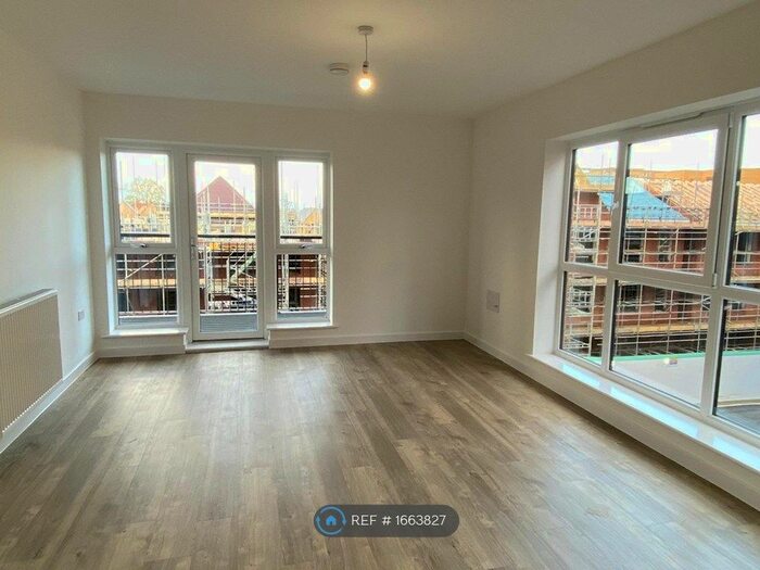 2 Bedroom Flat To Rent In Scarlet House, Wallington, SM6