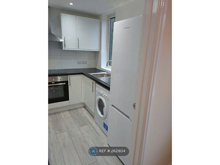 1 Bedroom Flat To Rent In Canberra Close, Hendon, NW4