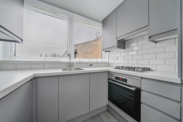 2 Bedroom Flat To Rent In Masons Hill, Bromley, Kent, BR2