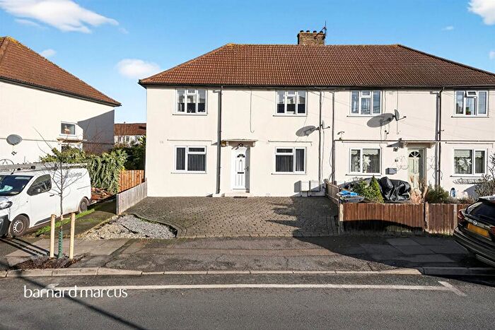 2 Bedroom Maisonette For Sale In Woodstock Way, Mitcham, CR4