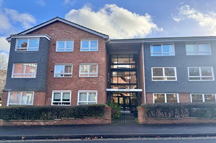 2 Bedroom Flat To Rent In Hewgate Court, RG9