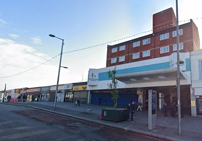 2 Bedroom Flat To Rent In Heathway, Dagenham, RM10