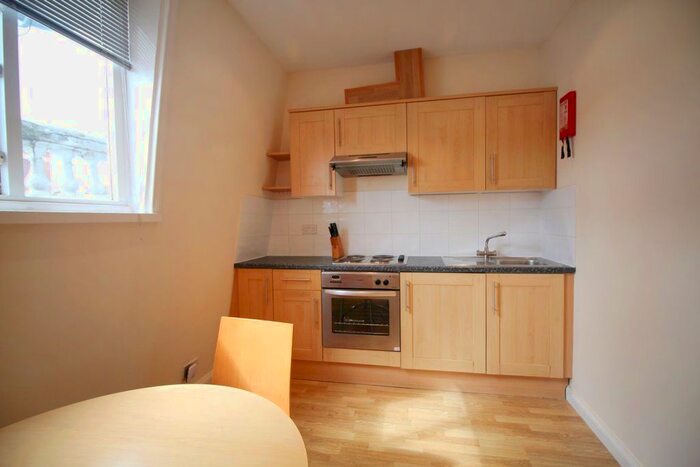 1 Bedroom Flat To Rent In Castletown Road, West Kensington, W14