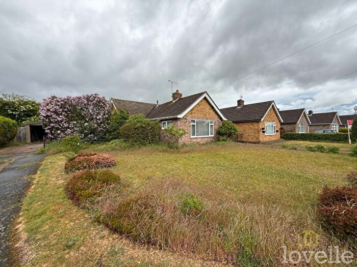 3 Bedroom Bungalow For Sale In The Crescent, Bracebridge Heath, LN4