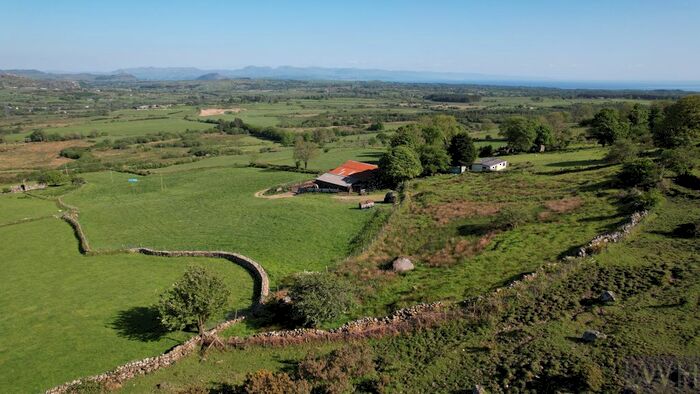 5 Bedroom Farm For Sale In Cennin, Garndolbenmaen, LL51