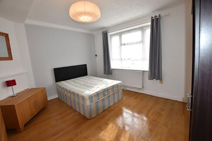 1 Bedroom Flat To Rent In White City Estate, London, W12