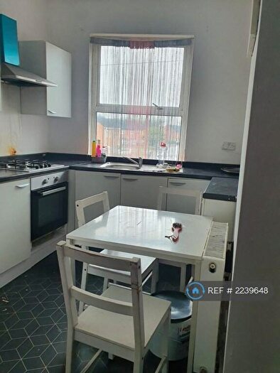 2 Bedroom Flat To Rent In Barden Place, Leeds, LS12
