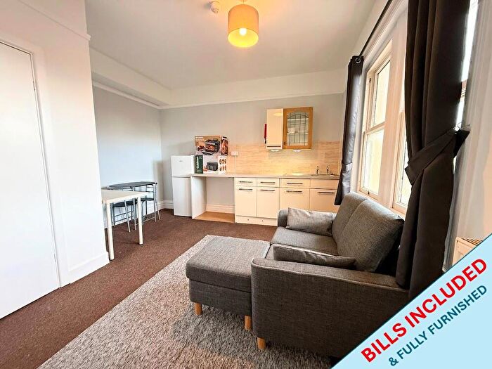 1 Bedroom Flat To Rent In Lowther Road, Charminster, BH8