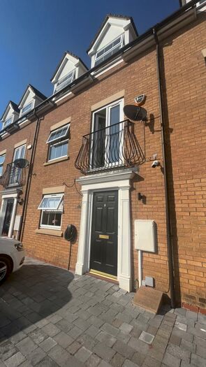 4 Bedroom House To Rent In Breezehill, Wootton, Northampton, NN4