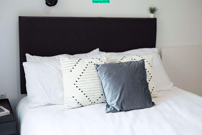 Studio To Rent In Commercial Road, London, E14