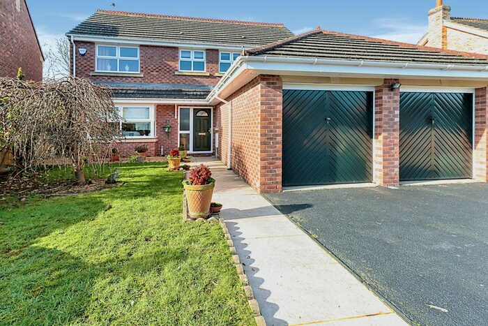 4 Bedroom Detached House For Sale In Glovers Way, Telford, Shropshire, TF5