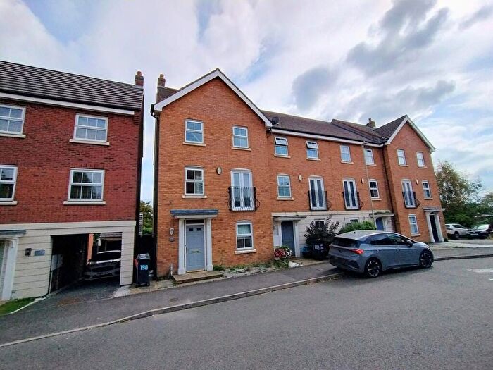 4 Bedroom Town House To Rent In Attingham Drive, Dudley, DY1
