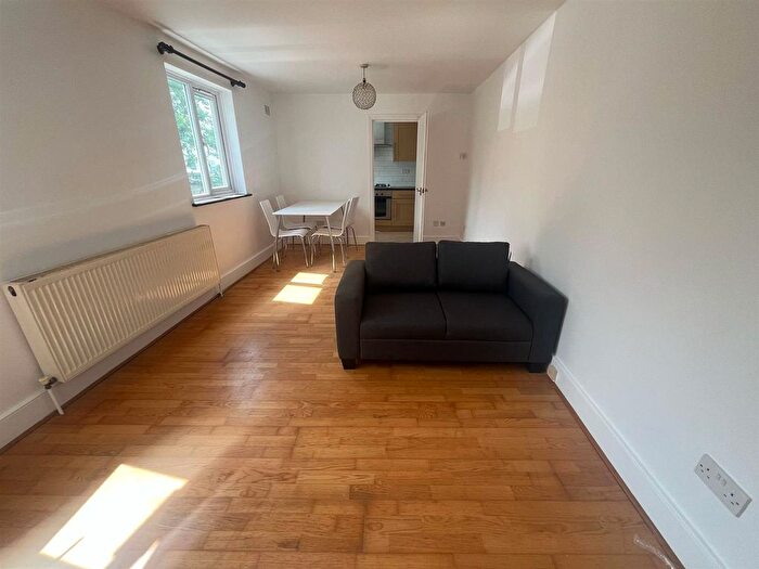 1 Bedroom Flat To Rent In Villiers Road, Willesden Green, NW2