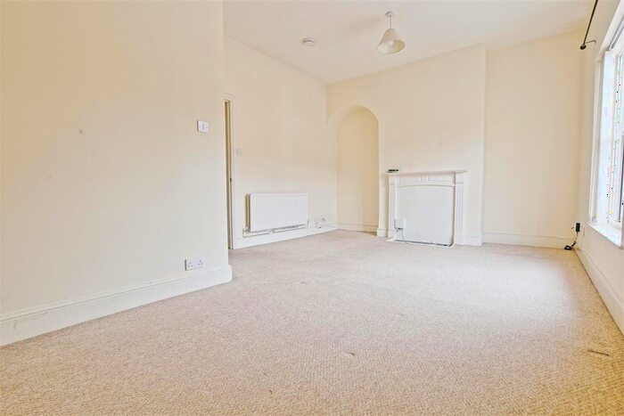 2 Bedroom Flat To Rent In Colwyn Road, Northampton, NN1