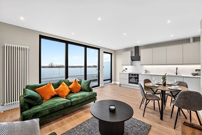 2 Bedroom Flat For Sale In Elm Grove, London, SW19