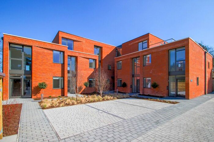 3 Bedroom Flat To Rent In Hill Top Road, Oxford, OX4