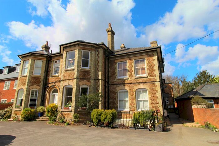 1 Bedroom Flat To Rent In Clandon Road, Guildford, GU1