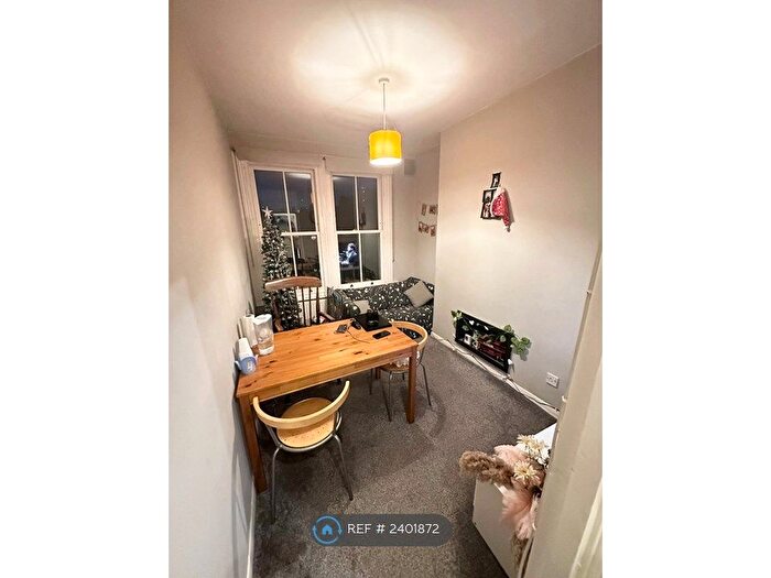 1 Bedroom Flat To Rent In Tradescant Road, London, SW8