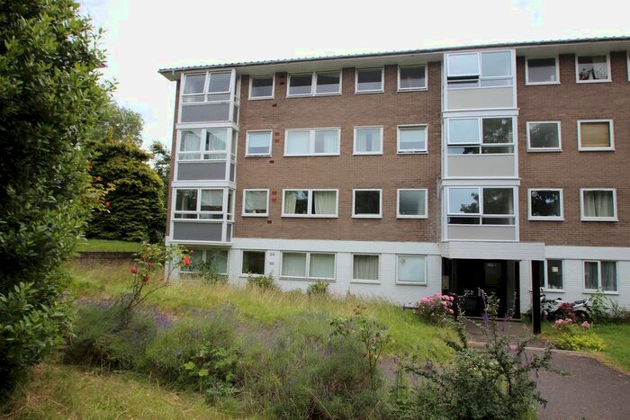 2 Bedroom Flat To Rent In Southfield Park, Cowley, OX4