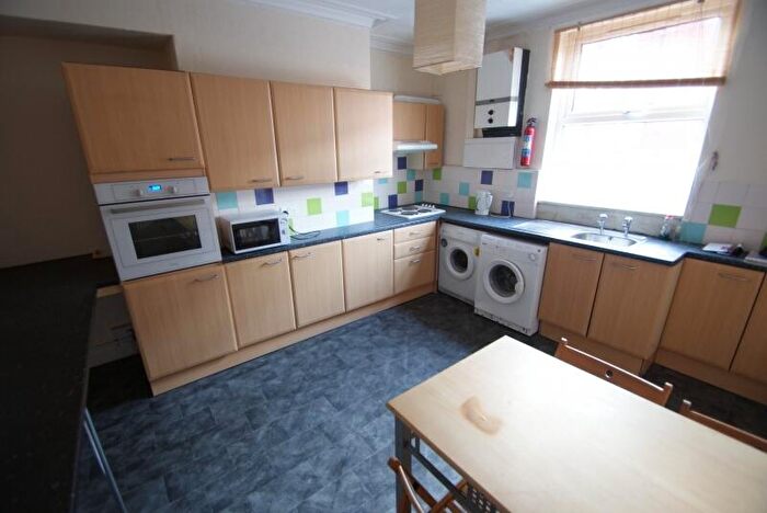 4 Bedroom Terraced House To Rent In Harold Walk, Hyde Park, Leeds, LS6