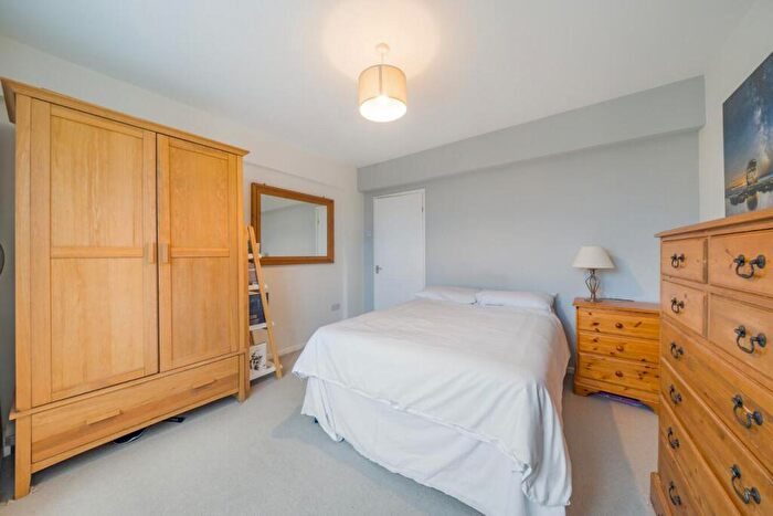 2 Bedroom Flat For Sale In Dagnall Street, Battersea, SW11