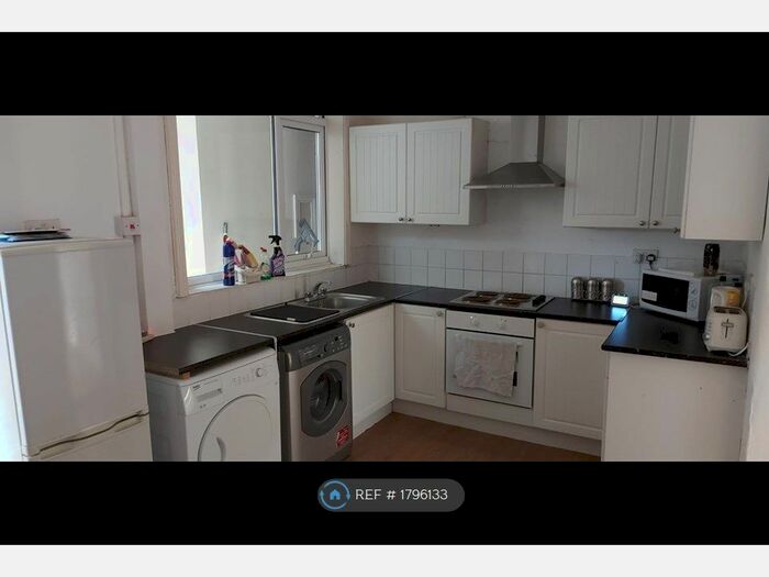 5 Bedroom Semi-Detached House To Rent In Charter Avenue, Coventry, CV4