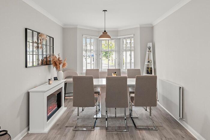 4 Bedroom Detached House For Sale In Burns Avenue, The Inches, Larbert, FK5