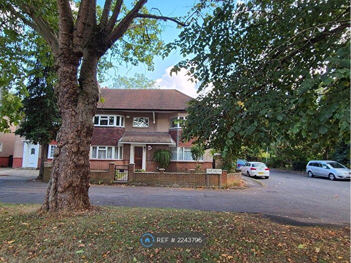 4 Bedroom Semi-Detached House To Rent In The Green, Hayes, UB3